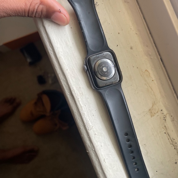 Apple Watch 4 40mm - Picture 2 of 2